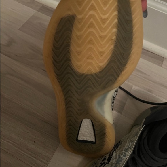 Men's Yeezy Quantum sea teal size 11 great condition rare…❤️(Traded)❤️ - Picture 10 of 10